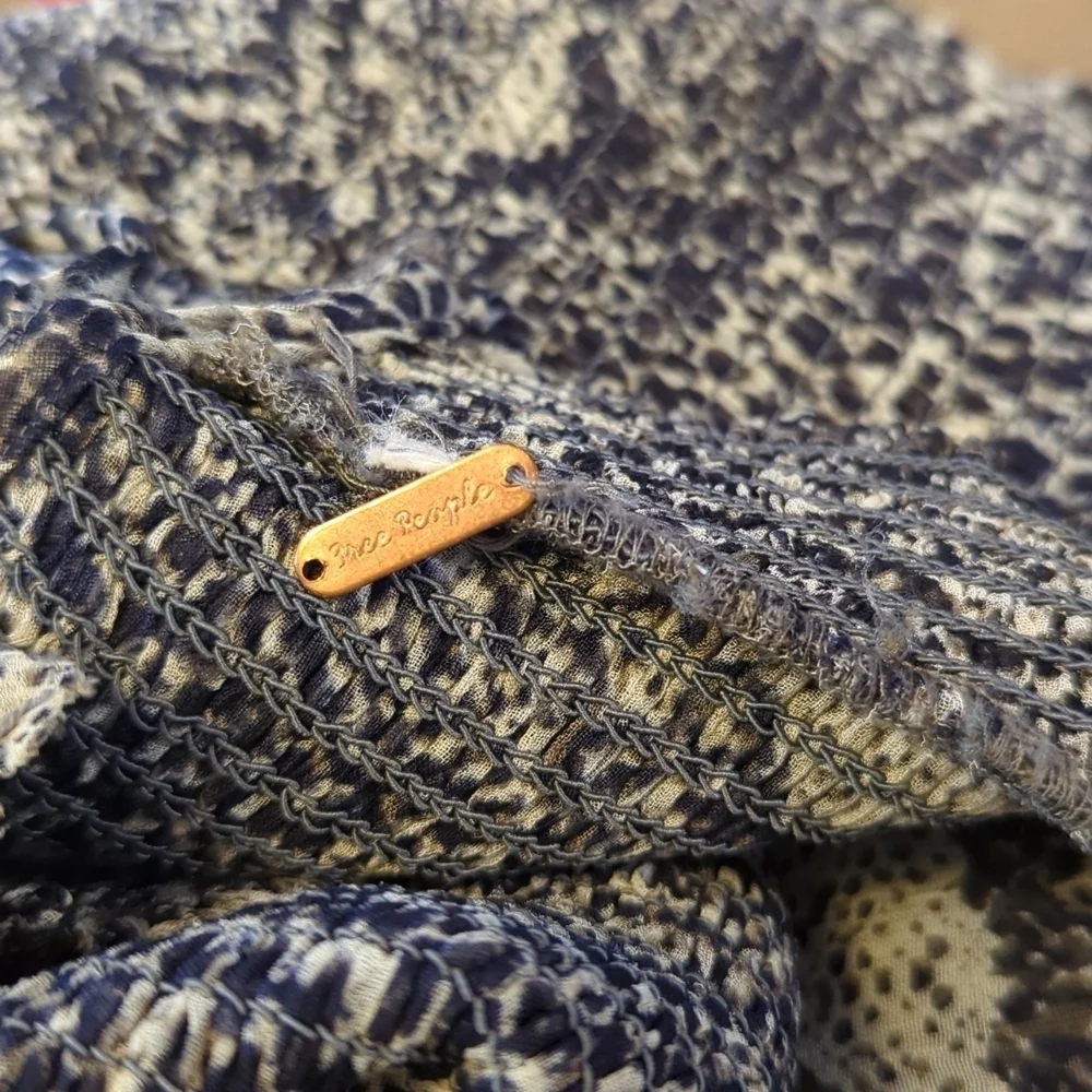 Free People Roma Crepe Blouse Snakeskin Print Gray Long Sleeve Ruffle XS